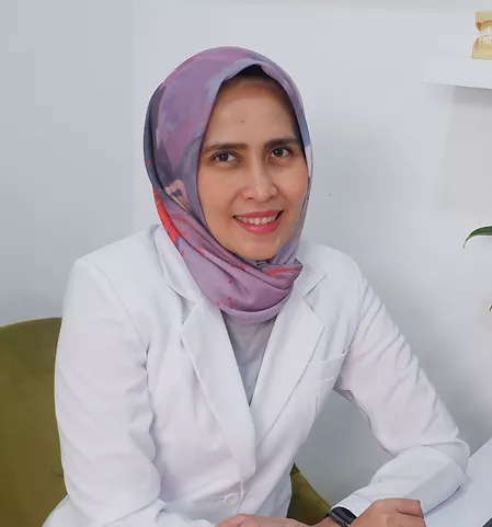 dokter gigi antapani drg. Astrie Yumeisa, Sp.Pros